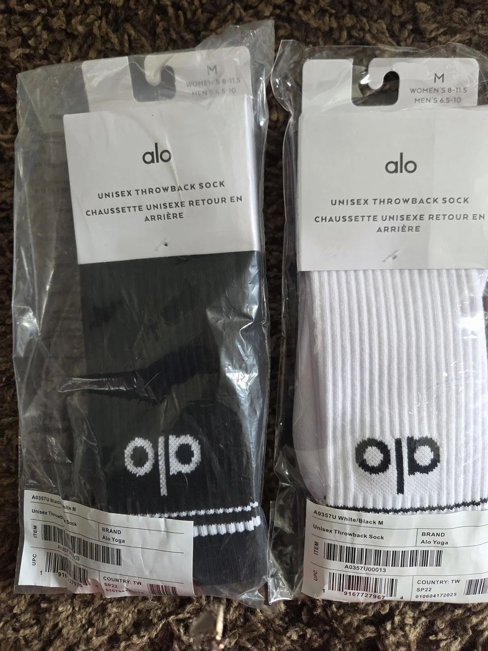 ALO Yoga Throwback Ribbed Socks - Black & White